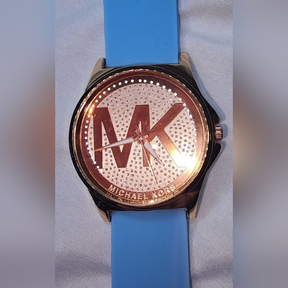 Michael Kors Women's Watch with a blue silicone strap, Rose gold-tone Face - Picture 4 of 9
